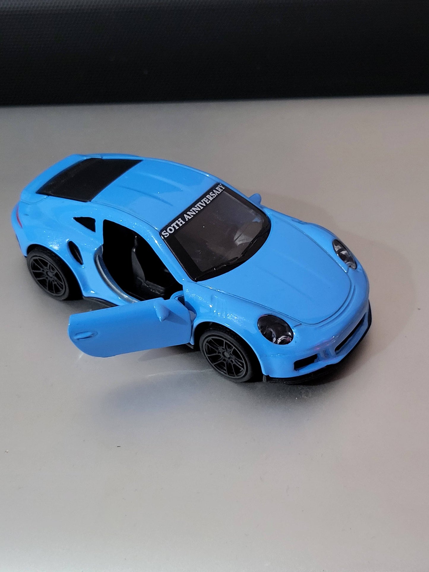 8 Metal Cars Combo(1:43)