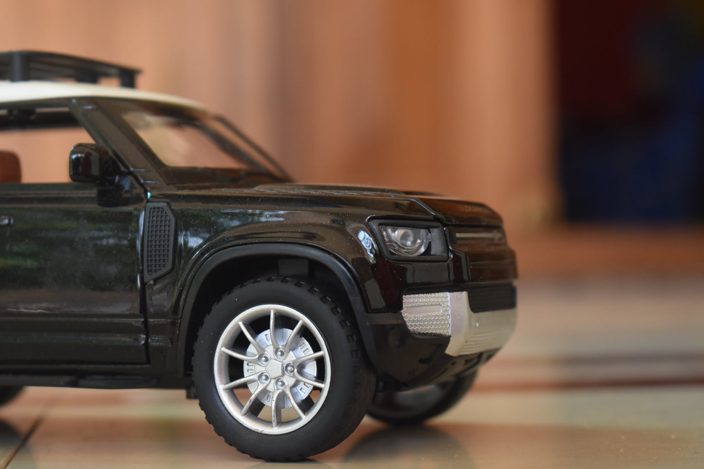 Defender Metal (1:24)