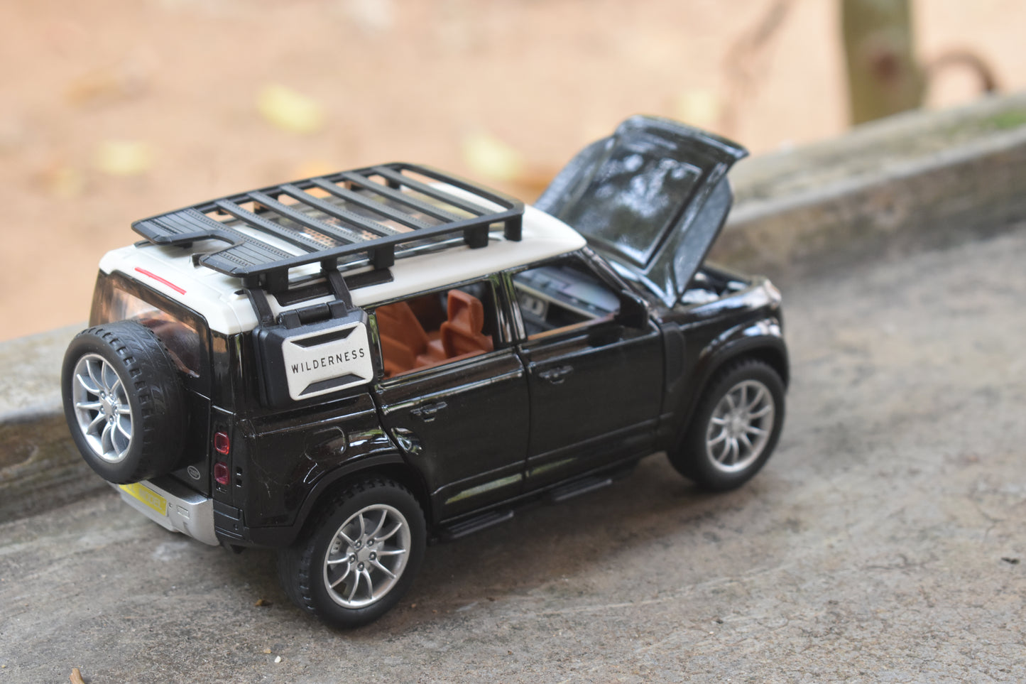 Defender Metal (1:24)
