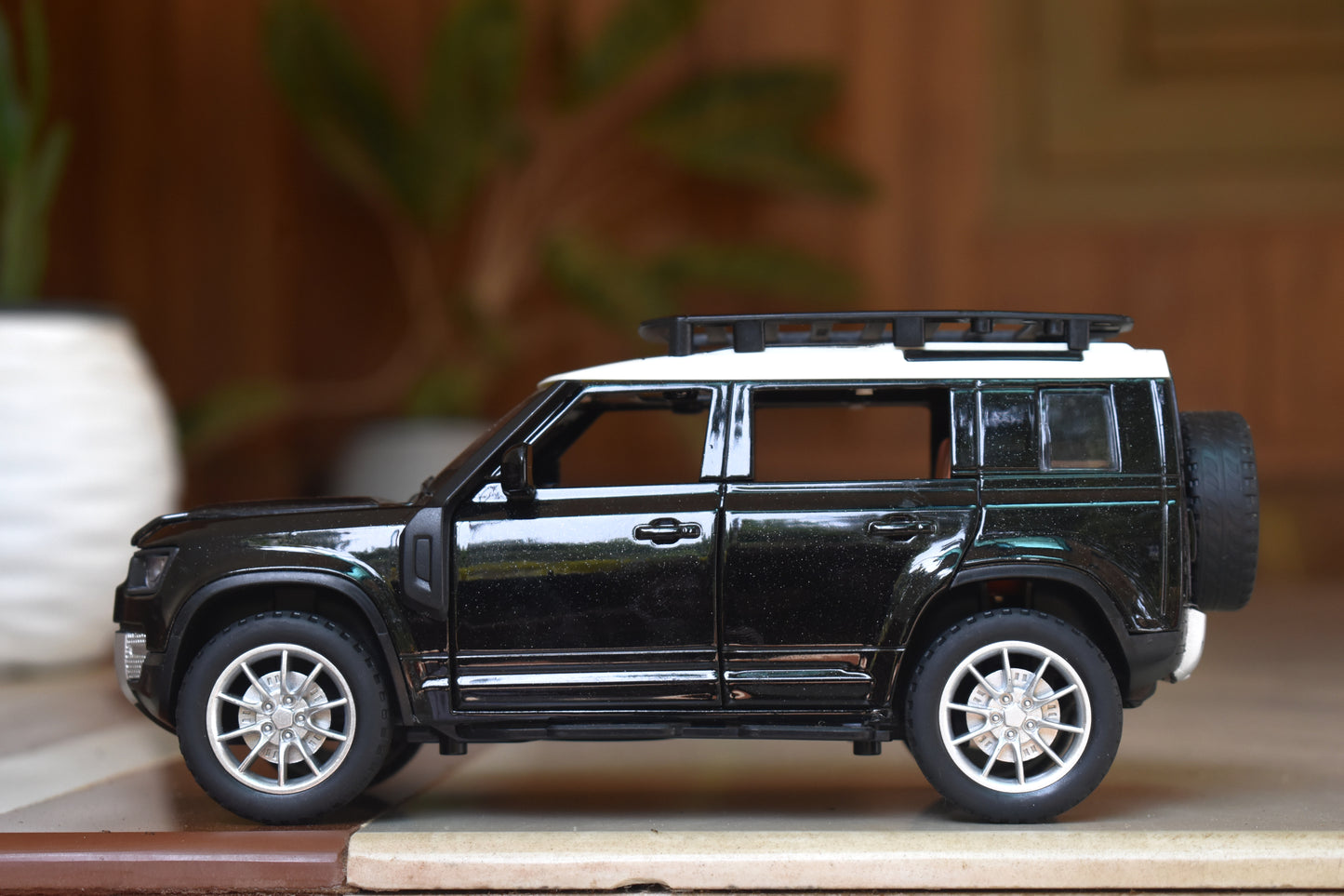 Defender Metal (1:24)