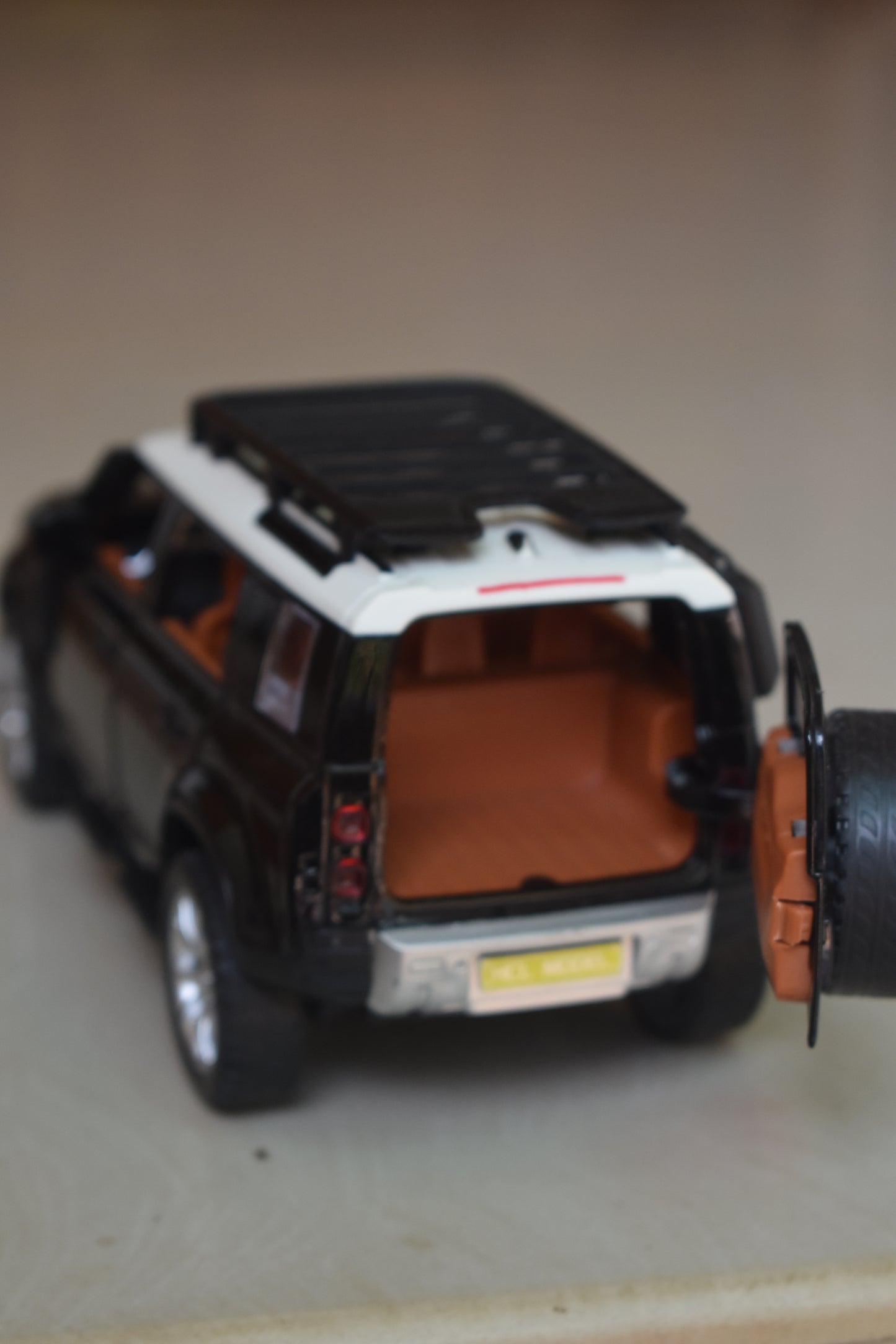 Defender Metal (1:24)